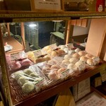 ヴィオニエ - 自家製パンの販売コーナー　(=^x^=)