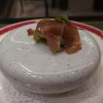 あもん ヨコ - 枝豆とレタスの生ハムのせ