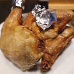 唐揚げ 若鳥 - モモ(左)と手羽(右)