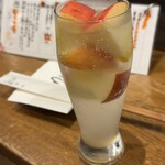 立呑 ZUTTO - 果実のおっかけチューハイ りんご&ラフランス 税込430円（R7.7時点）
