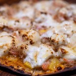 わいん食堂 Chez とし - 2025.9 絶妙！マンゴー＆ずわいがに薄焼きピザ（1,700円）