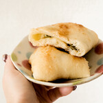 グラトニー - 料理写真:グリーンオリーブゴーダチーズ