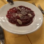 ラ・ビスボッチャ - 馬肉のカルパッチョ 白トリュフ乗せ