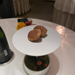 銀座 レカン - タジャスカオリーブのマドレーヌ。甘くなく、惣菜の様な印象。