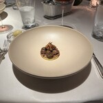 銀座 レカン - フランスのセーブ茸のソテー　ボルドレーズ、香草のビスキュイ。セーブ茸の芳醇な香がします。