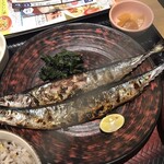 大戸屋 - 「定食生さんまの炭火燒き（2尾）」（ご飯は五穀米を選擇、1,480圓）
「ご飯大盛」（＋30圓）
「明太子」（150圓）。