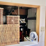 むすびや おん - 以前の居酒屋テーブル席が見える