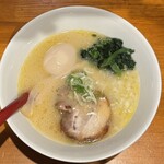 麺処 ajito - 料理写真:「濃厚白湯しおらーめん」980円
「トッピング味玉」110円