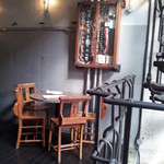 聖林館 - ガラス張りの分電盤