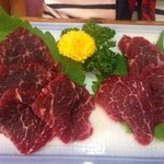海鮮・話食処 しん - 刺しが入っていて超旨いクジラ肉