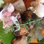 海鮮・話食処 しん - たっぷりの盛り合わせ