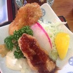 海鮮・話食処 しん - 手前がソース、後ろは醤油だ