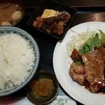 家庭料理菊正 - 忘れたわ、なんかの定食ご飯大盛り