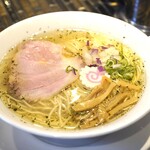 ヌードルズキッチン ガナーズ - ボンゴレビアンコ　　透明なスープ