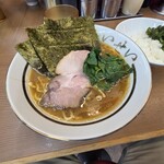 麺家 たいせい - ラーメン並(¥950) ライス小(¥150)
