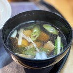 とろろ・海鮮料理 さんすい 2号店 - マグロトロのお吸い物   税込プラス330円幸せ2割マシ