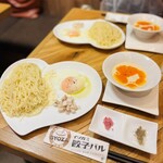 ISOGAMI餃子バル TOMAKO - 冷やし豆乳ごまつけ麺