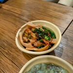 ひねり蛇口ハイ 大衆酒泉テルマエ - おつまみ辣油メンマ 290円