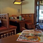 めん房本陣 - 店内