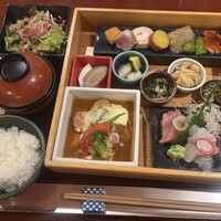 神楽坂 和らく - 白木御膳