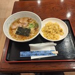 せるすた 秘密基地食堂 - ラーメンミニ炒飯付