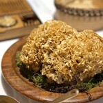 Restaurant Régis & Jacques Marcon - 「私たちの森」で採れるそう（笑）
      立派なハナビラタケですねぇ。