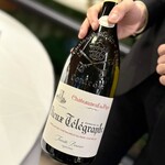 Restaurant Régis & Jacques Marcon - シャトー・ヌフのブランなので、やはりローヌらしいボリューム感。
      ミネラリーかつ、バターのようなコクと滑らかさ。
      キノコ料理が多いので、このぐらいのふくよかさが合う。