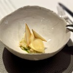 Restaurant Régis & Jacques Marcon - 洋梨の味が濃厚なソルベ。
      これ、絶品なんですけど♪