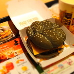 マクドナルド - イカスミバーガー：290円　※クーポン利用+クー：S:100円