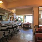 レストランゆり - 店内は昭和チックで落ち着きます♪