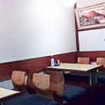 座敷のテーブル席は4人×2組