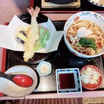 わか松 - 家族が頼んだ天ぷらうどんです