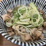 めん処 鶴つる - ラーメンにご飯はつけたい派　ご飯進みます。