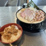 脂醤油組 本店 - 真らあめん無限ニンニクライスランチ