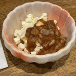 立呑 ZUTTO - クリームチーズの酒盗のせ　320円