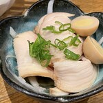 立呑 ZUTTO - 鶏むねチャーシューうずら卵　330円