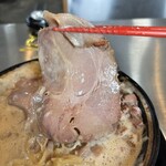 脂醤油組 - 大きなレアチャーシュ