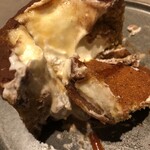 MYSTAR BASE - パリっと甘いブリュレ部分とカフェラテバウムにクリームをのせていただきます