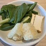 モーモーパラダイス - 揚げ湯葉と野菜