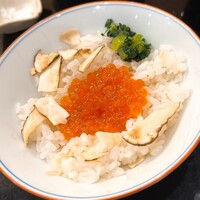 天ぷら 車 - 新イクラをトッピングしました。お鮨屋さんも顔負けの仕上がりです