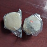 福屋 - 左:レモン大福右:チョコ大福