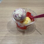 サーティワンアイスクリーム - 料理写真:ピーチメルバとベースボールナッツのカップ５１０円。