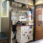 お肉屋さんの焼肉 まるやす - サインもたくさん