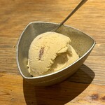 水色食堂 - 自家製アイスクリーム(ラムレーズン）