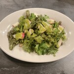 なきざかな - とれたて野菜とりんごのサラダ