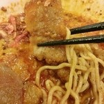 担々麺 ほおずき - 薄手で小さめの排骨肉