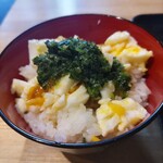 うしお - ニラ玉丼