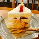 あひる菓子店 - キャラメルりんごのショートケーキ　あひるサブレ添え