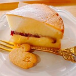 あひる菓子店 - ヴィクトリアケーキ　あひるサブレ添え