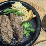 グリル アラベル - ・国産和牛ハンバーグ
            　260g
            　オニオンソース